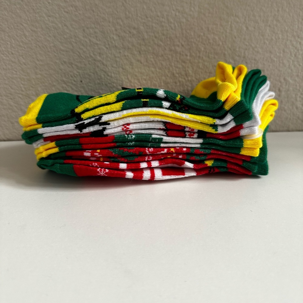 6 Pairs of socks from the movie “Elf” Shoe size 5 to 8